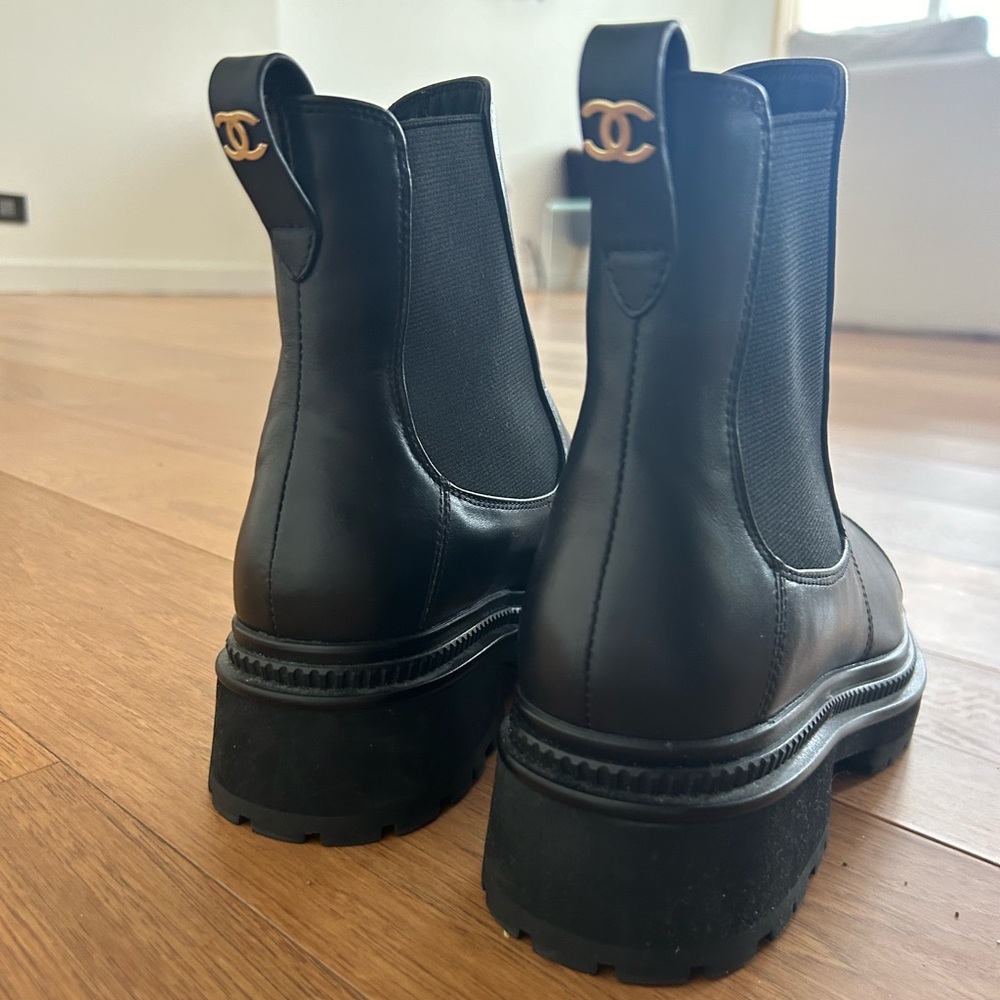 CHANEL Black Ankle Chealsea Boots - Picture 4 of 7